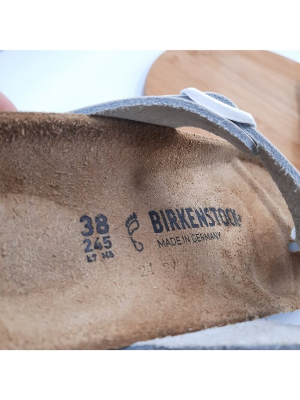 Birkenstock Gizeh Womens Size 7 Sandles White Natural Patent Leather Toe Post - Picture 10 of 10